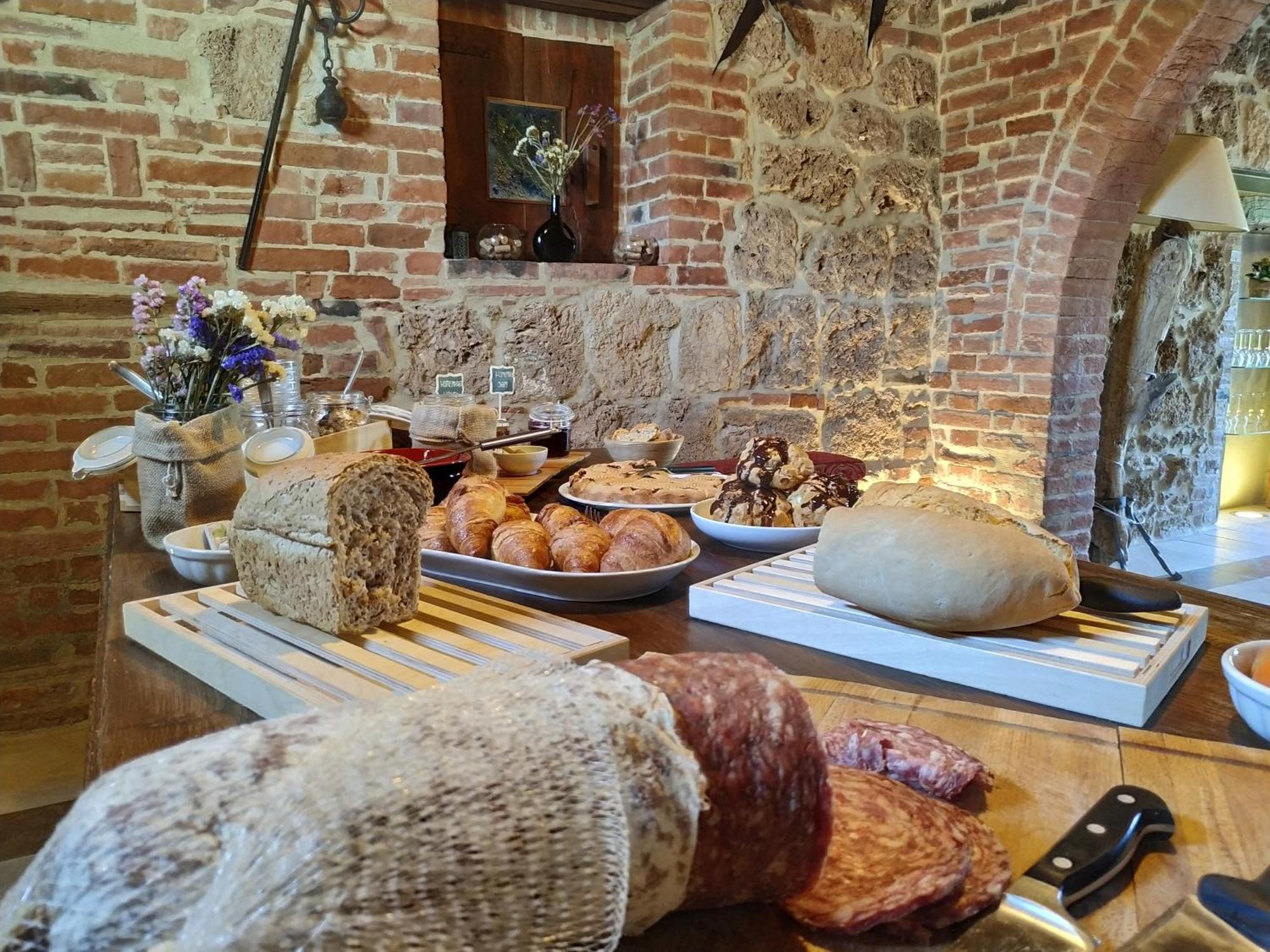 Agriturismo Le Sorbelle D'Orcia Con Piscina Pienza Luaran gambar