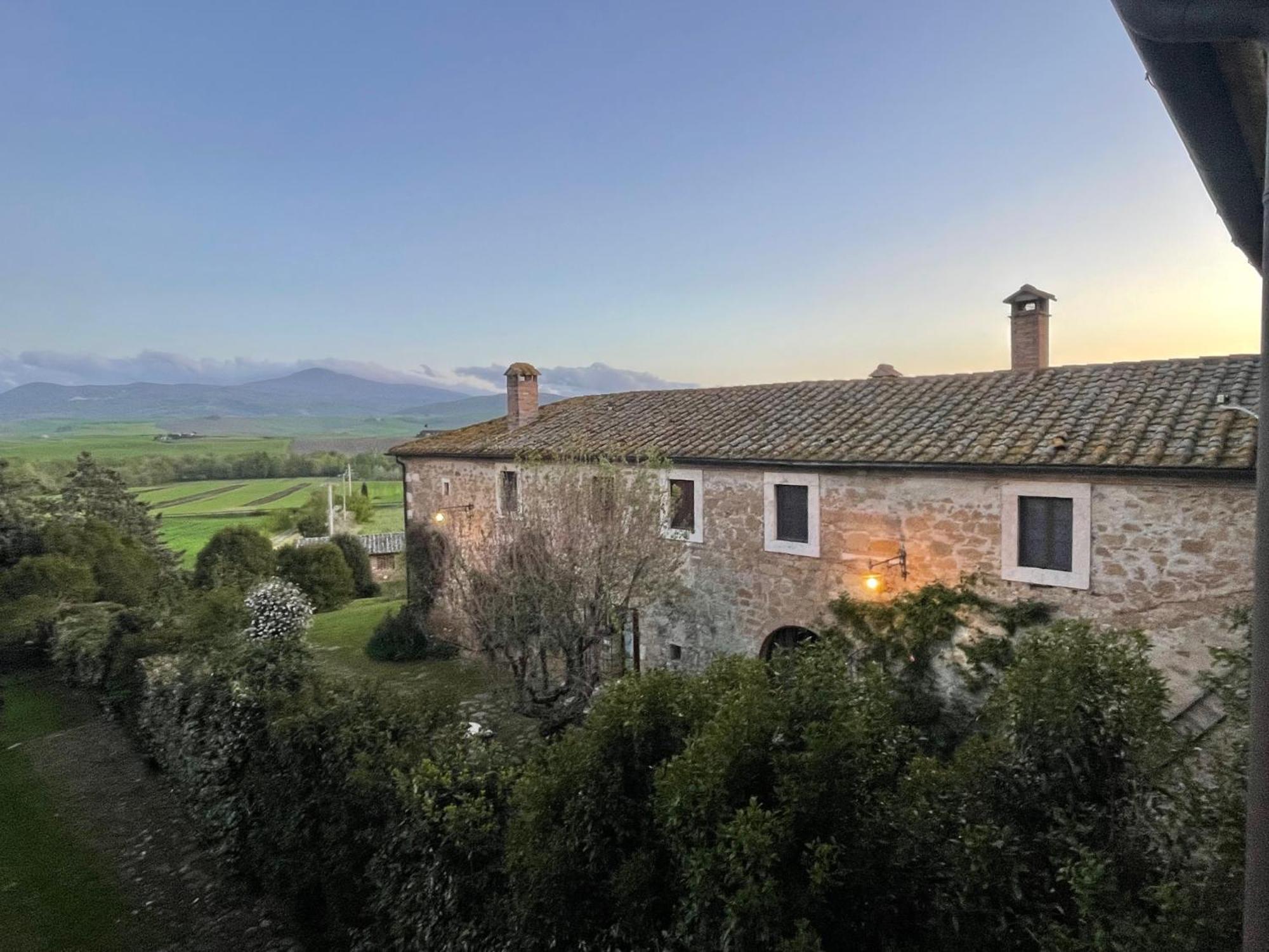Agriturismo Le Sorbelle D'Orcia Con Piscina Pienza Luaran gambar